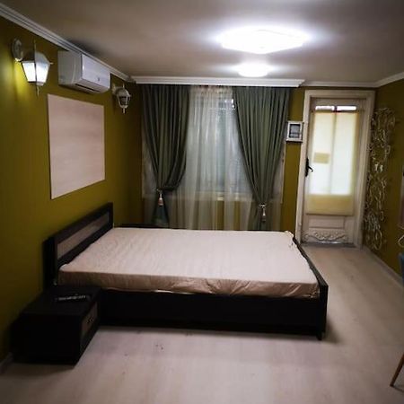 Appartement Студиото Е Партер От Жилищна Сграда. Топ Център. à Varna Extérieur photo