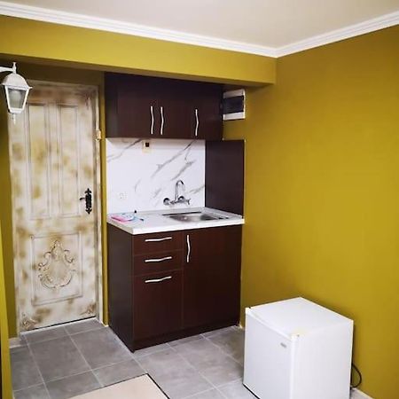 Appartement Студиото Е Партер От Жилищна Сграда. Топ Център. à Varna Extérieur photo
