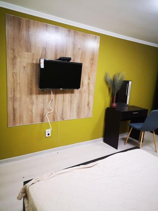 Appartement Студиото Е Партер От Жилищна Сграда. Топ Център. à Varna Extérieur photo