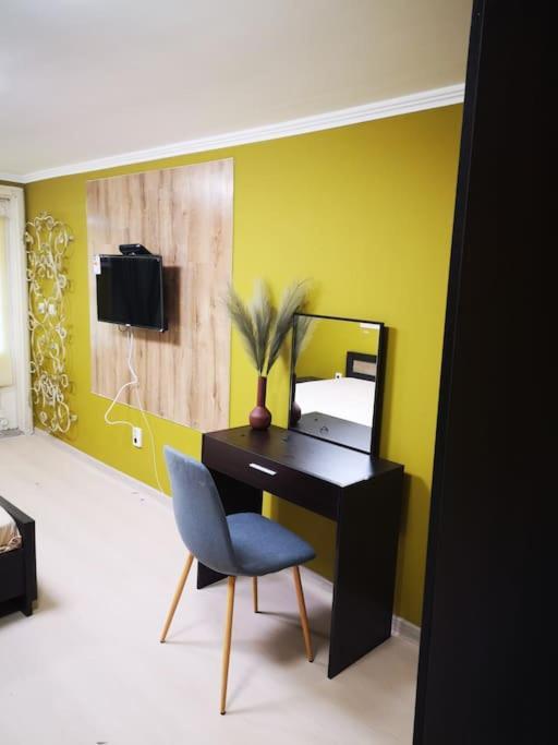Appartement Студиото Е Партер От Жилищна Сграда. Топ Център. à Varna Extérieur photo