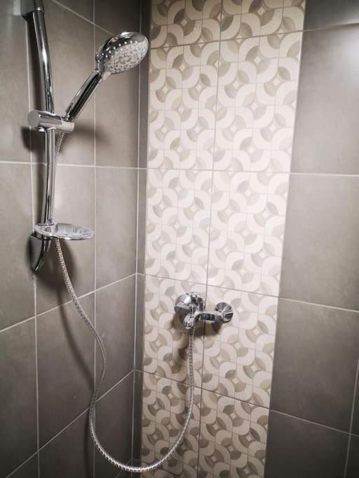 Appartement Студиото Е Партер От Жилищна Сграда. Топ Център. à Varna Extérieur photo